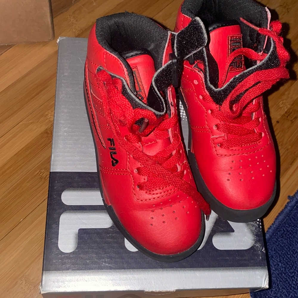 Used kids sneakers